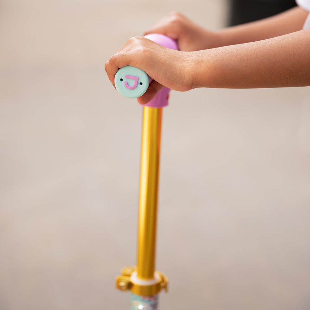 Kids Kick Scooter with LED Lights and Light-Up Wheels O127