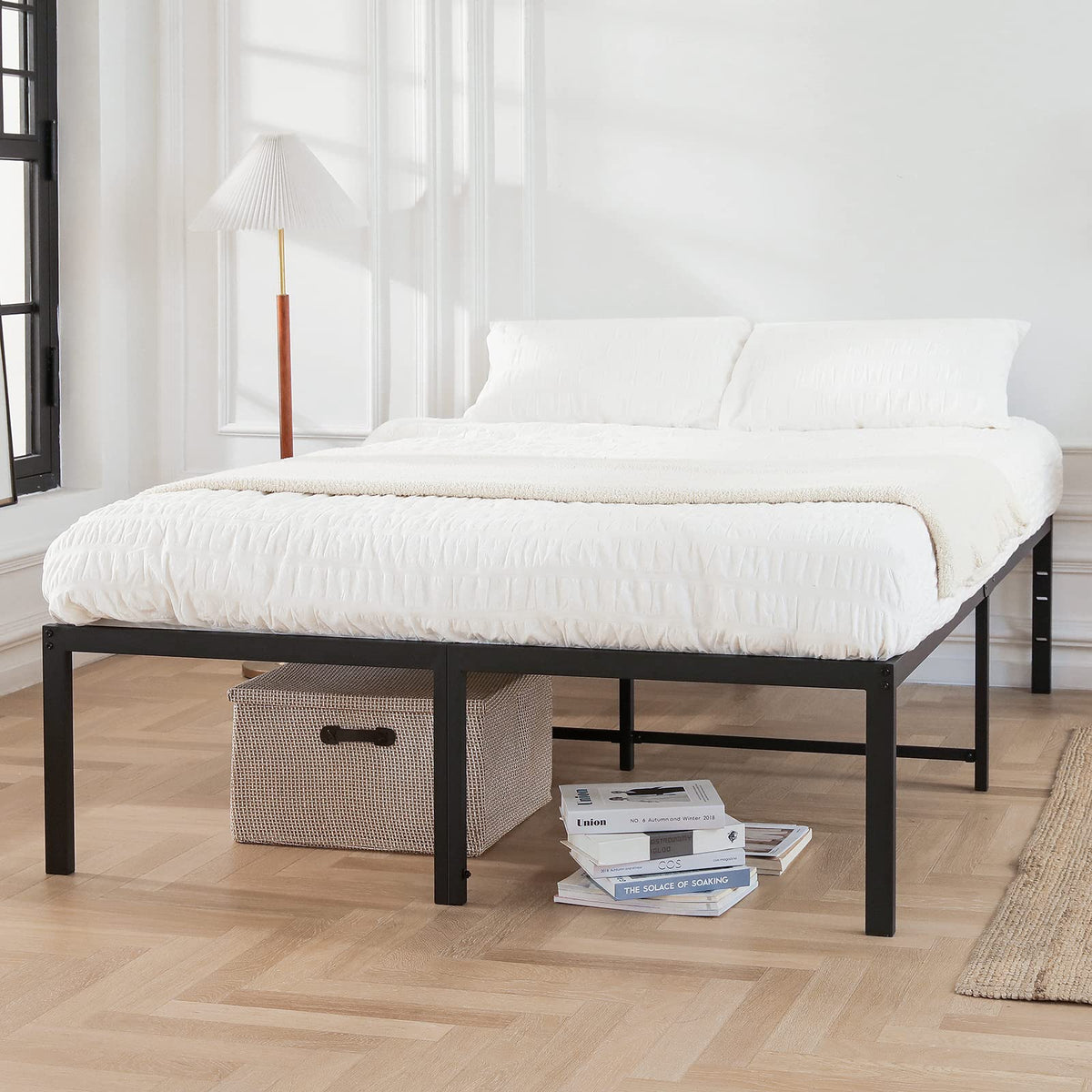Queen Size Black Metal Bed Frame with Steel Slats P563